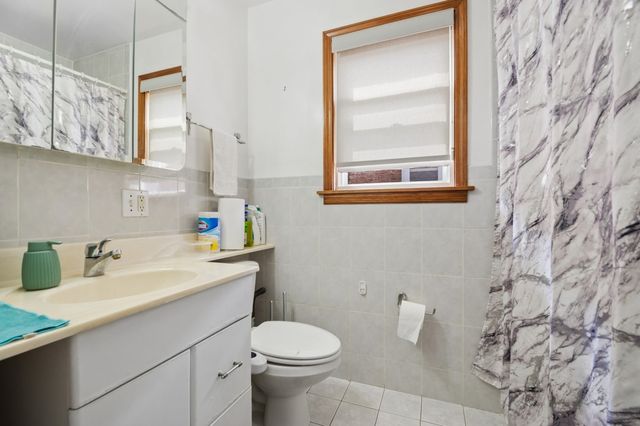9052 Keating Avenue 2A, Skokie, IL 60076