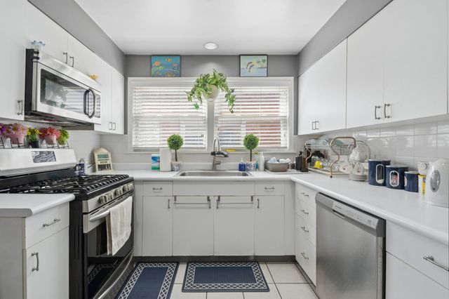 9052 Keating Avenue 2A, Skokie, IL 60076