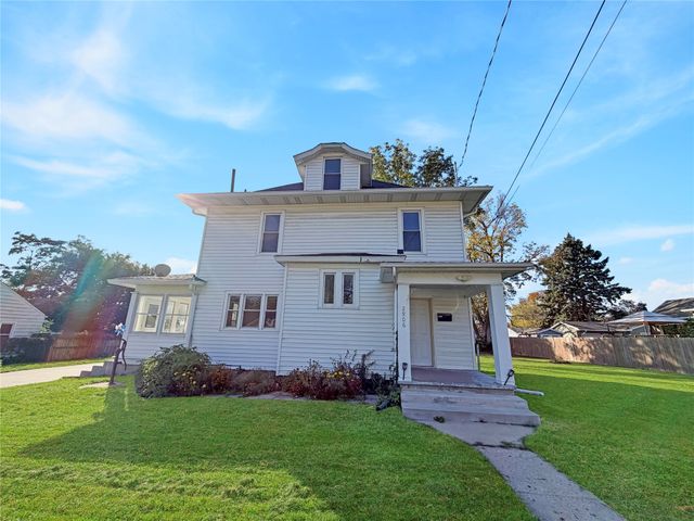 2906 Cambridge Street, Des Moines, IA 50313