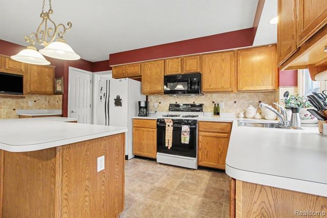 45063 Weymouth Drive, Canton, MI 48188