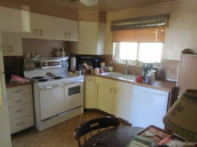 1476 S Chase Street, Lakewood, CO 80232