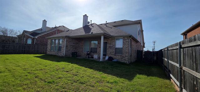 1724 Hidden Brook Drive, Grand Prairie, TX 75050