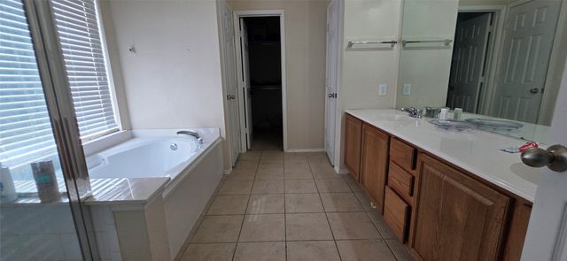 1724 Hidden Brook Drive, Grand Prairie, TX 75050