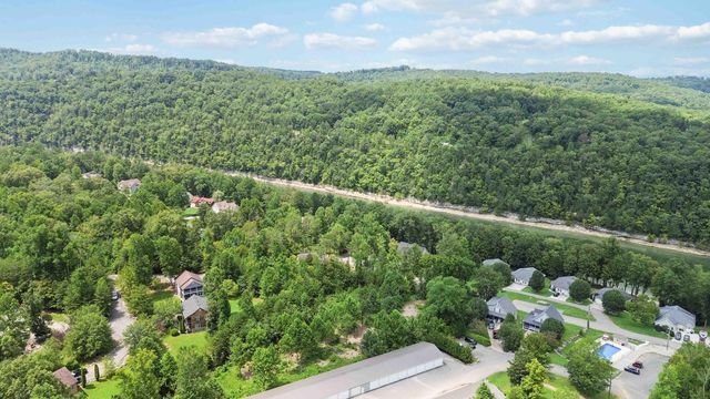 84 Clover Leaf Circle, Burnside, KY 42519