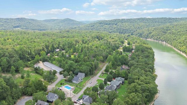 84 Clover Leaf Circle, Burnside, KY 42519