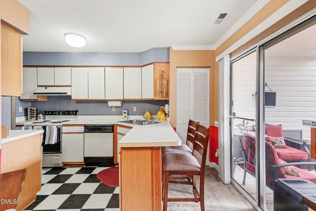 391 Summerwalk Circle, Chapel Hill, NC 27517