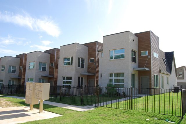 369 Oakbend Drive, Lewisville, TX 75067