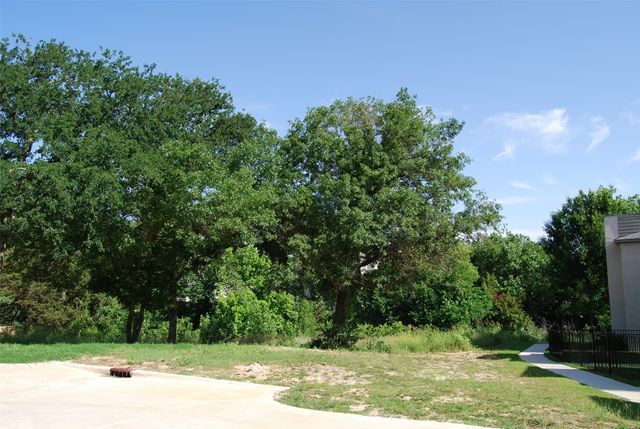 369 Oakbend Drive, Lewisville, TX 75067