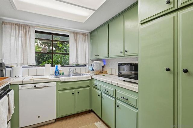 1460 Hornblend, San Diego, CA 92109