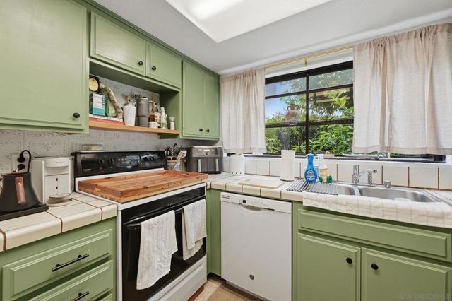 1460 Hornblend, San Diego, CA 92109