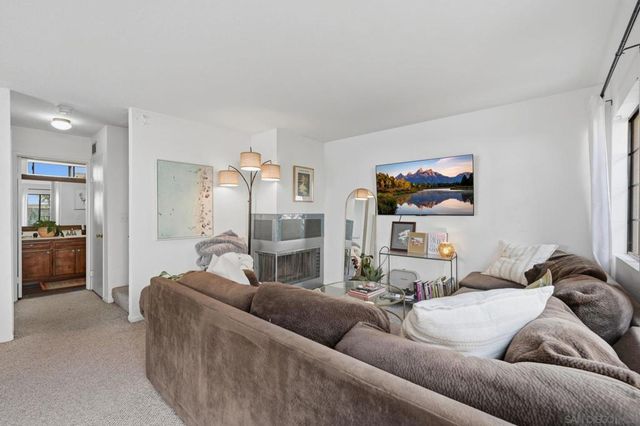 1460 Hornblend, San Diego, CA 92109