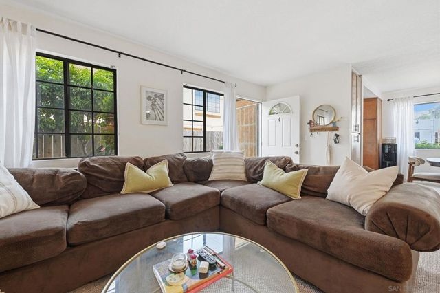 1460 Hornblend, San Diego, CA 92109