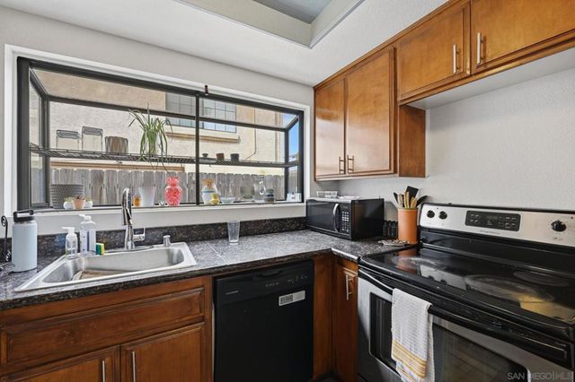 1460 Hornblend, San Diego, CA 92109