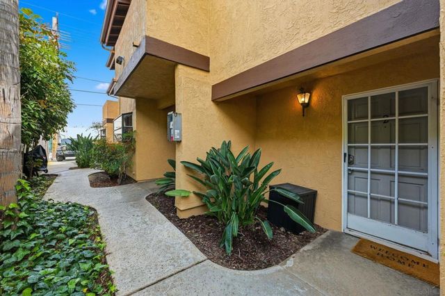 1460 Hornblend, San Diego, CA 92109