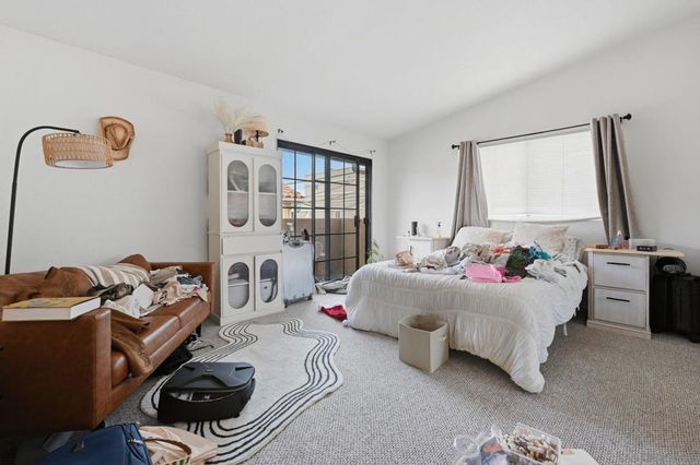 1460 Hornblend, San Diego, CA 92109