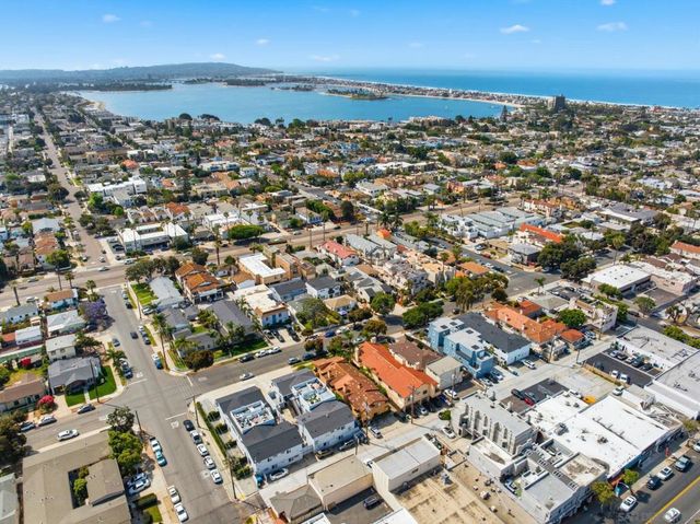 1460 Hornblend, San Diego, CA 92109