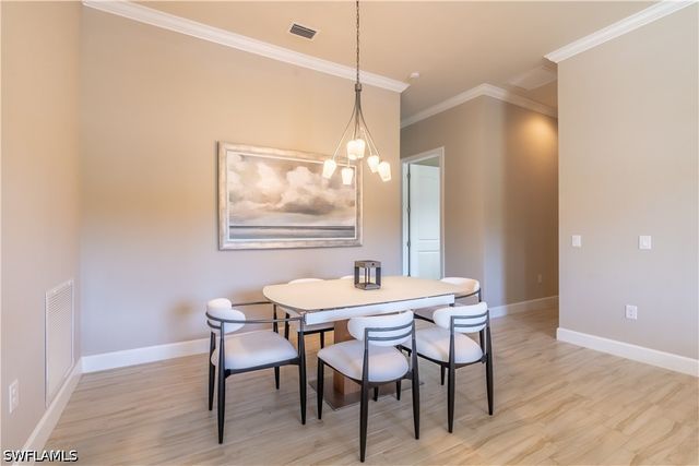 7343 Mockingbird CT, Naples, FL 34114