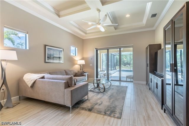 7343 Mockingbird CT, Naples, FL 34114