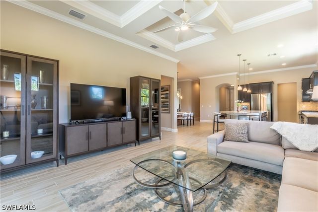 7343 Mockingbird CT, Naples, FL 34114