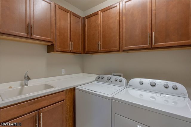 7343 Mockingbird CT, Naples, FL 34114