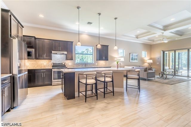 7343 Mockingbird CT, Naples, FL 34114