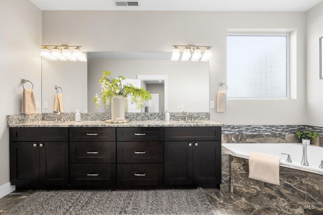 8018 Plumberry Ct, Middleton, ID 83644