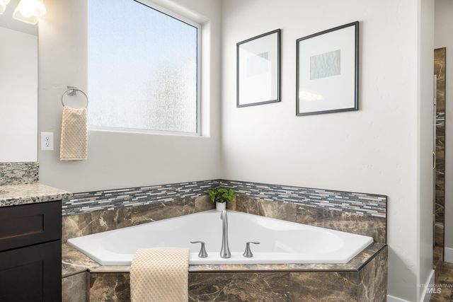 8018 Plumberry Ct, Middleton, ID 83644