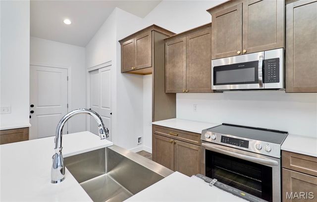 152 Canyon Creek Circle, Moscow Mills, MO 63362