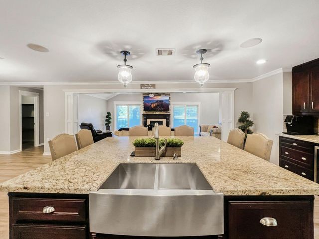 9731 Hadden Rd, Baytown, TX 77521