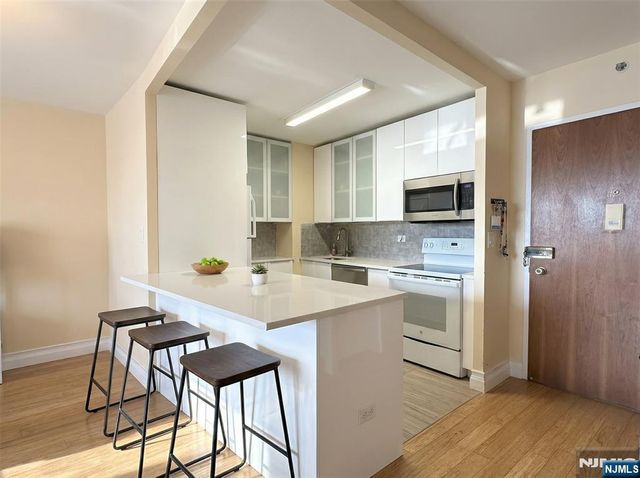 770 Anderson Avenue 2G, Cliffside Park, NJ 07010