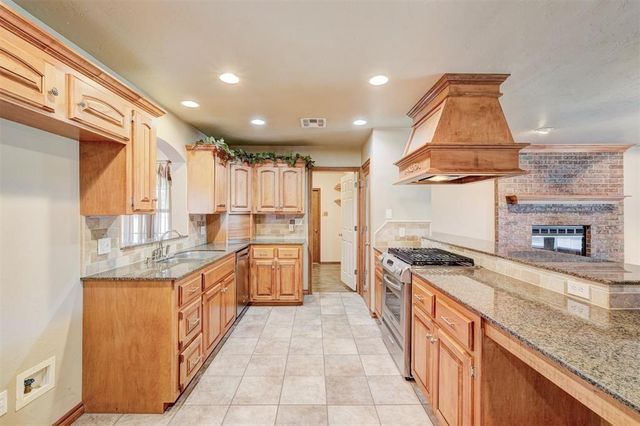 648 N Cleveland Avenue, Shawnee, OK 74801