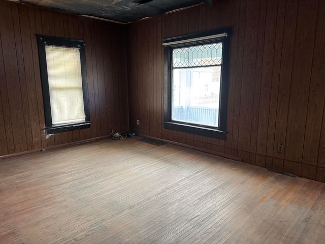 229 SE 4th Avenue, Oelwein, IA 50662