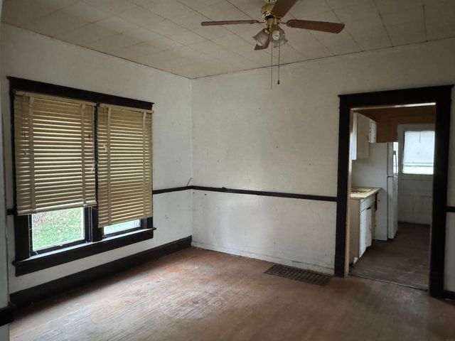 229 SE 4th Avenue, Oelwein, IA 50662