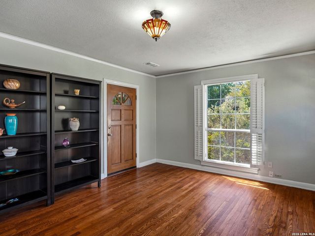 311 Elmhurst Avenue, San Antonio, TX 78209