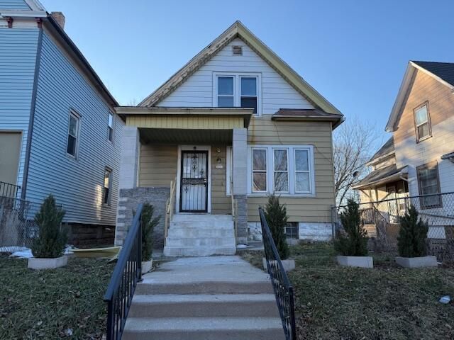3033 N Holton STREET, Milwaukee, WI 53212
