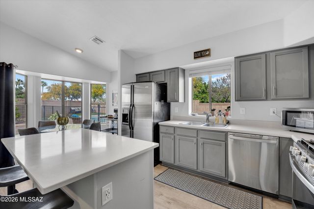 7077 N Avenida Adella, Tucson, AZ 85741