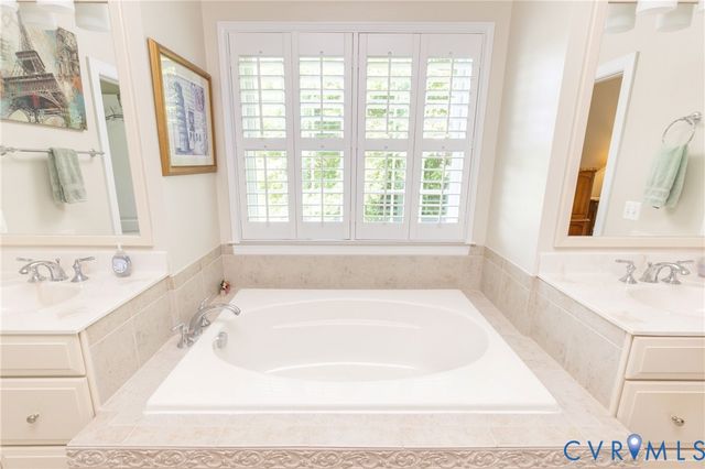 6600 Buglers Trail Ln, Moseley, VA 23120