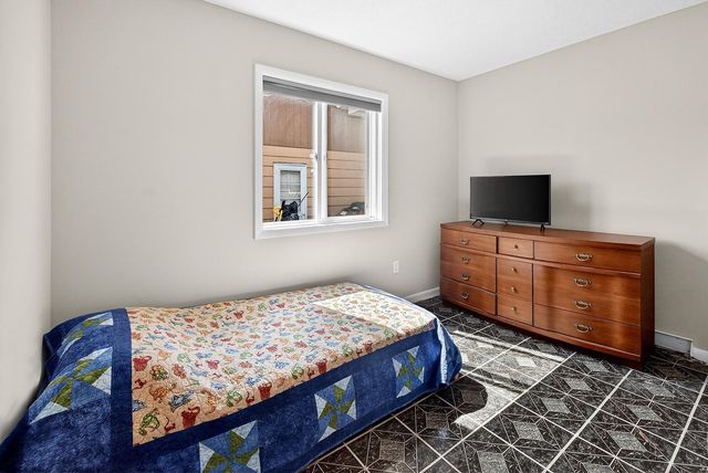 673 Monroe Street S, Shakopee, MN 55379