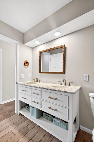 673 Monroe Street S, Shakopee, MN 55379