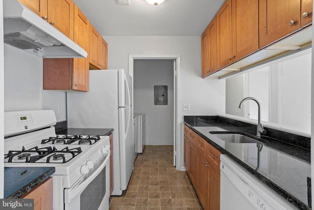 2010 RAVENS ROW, Marlton, NJ 08053