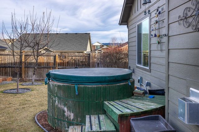 1316 W QUAIL CREST Ave, Spokane, WA 99224