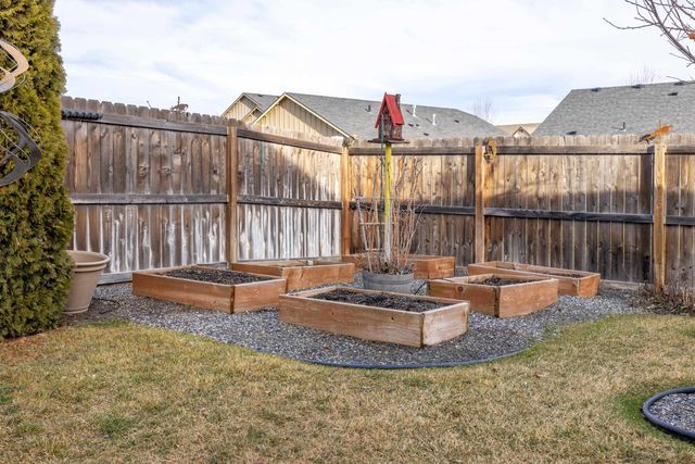 1316 W QUAIL CREST Ave, Spokane, WA 99224