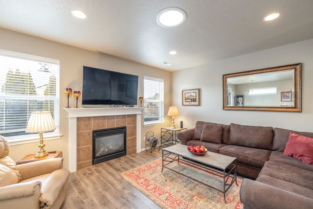 1316 W QUAIL CREST Ave, Spokane, WA 99224