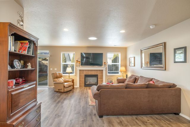 1316 W QUAIL CREST Ave, Spokane, WA 99224