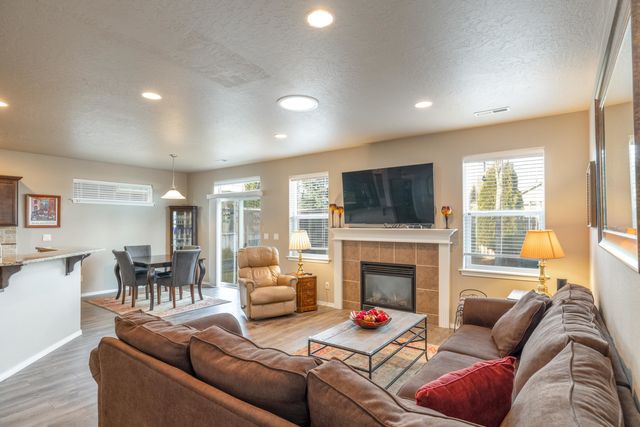 1316 W QUAIL CREST Ave, Spokane, WA 99224