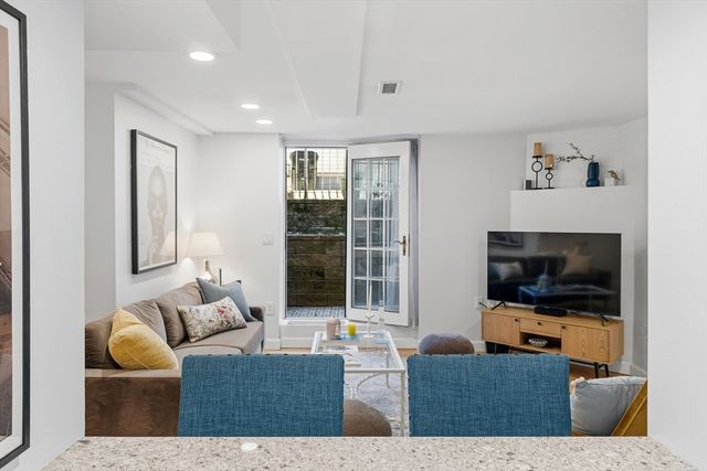 97 Sewall Ave 5, Brookline, MA 02446