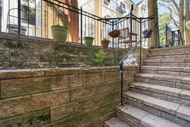 97 Sewall Ave 5, Brookline, MA 02446