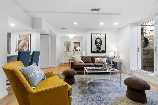 97 Sewall Ave 5, Brookline, MA 02446