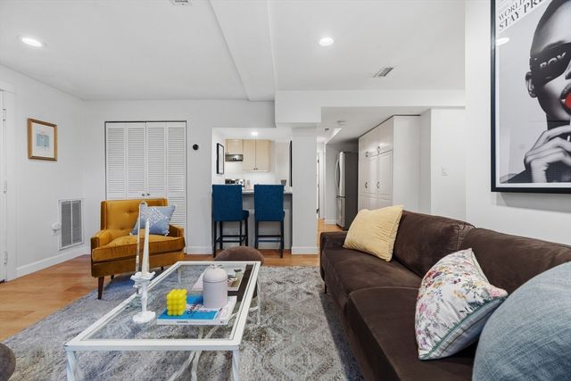 97 Sewall Ave 5, Brookline, MA 02446