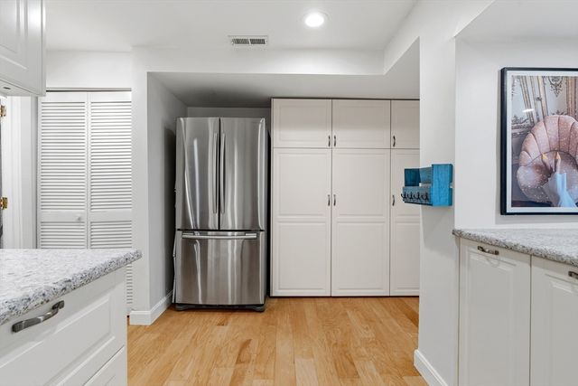 97 Sewall Ave 5, Brookline, MA 02446